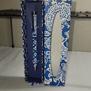 Vera Bradley Blue and White Floral Pen Set